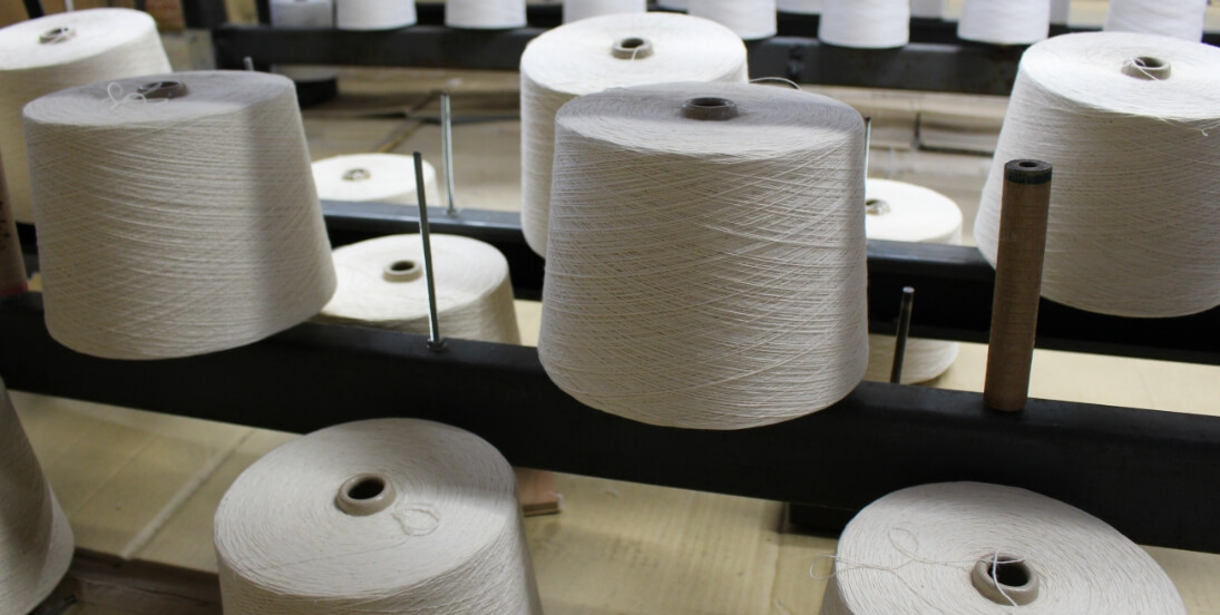 画像：日本綿布　糸の仕入れ