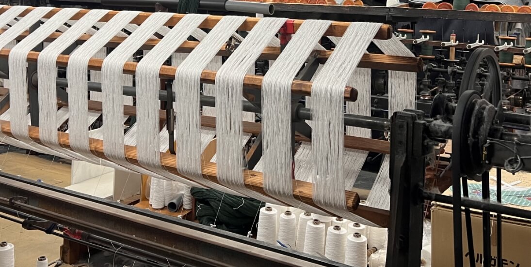 画像：日本綿布　綛揚げ作業(かせあげ)